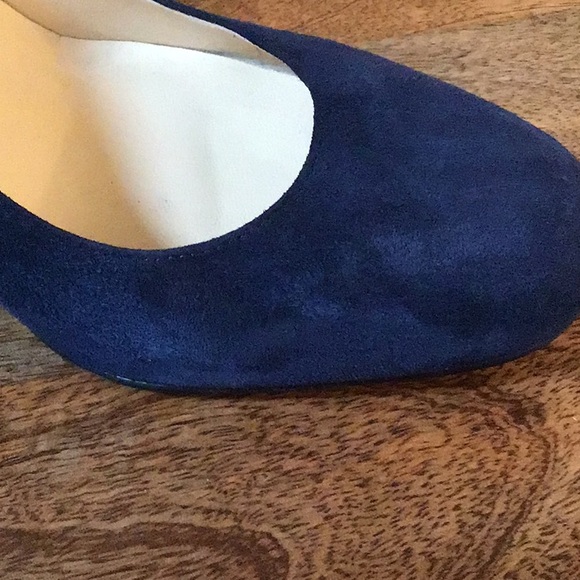 361 👠Ivanka Trump Blue Suede Heels👠 - Picture 8 of 8